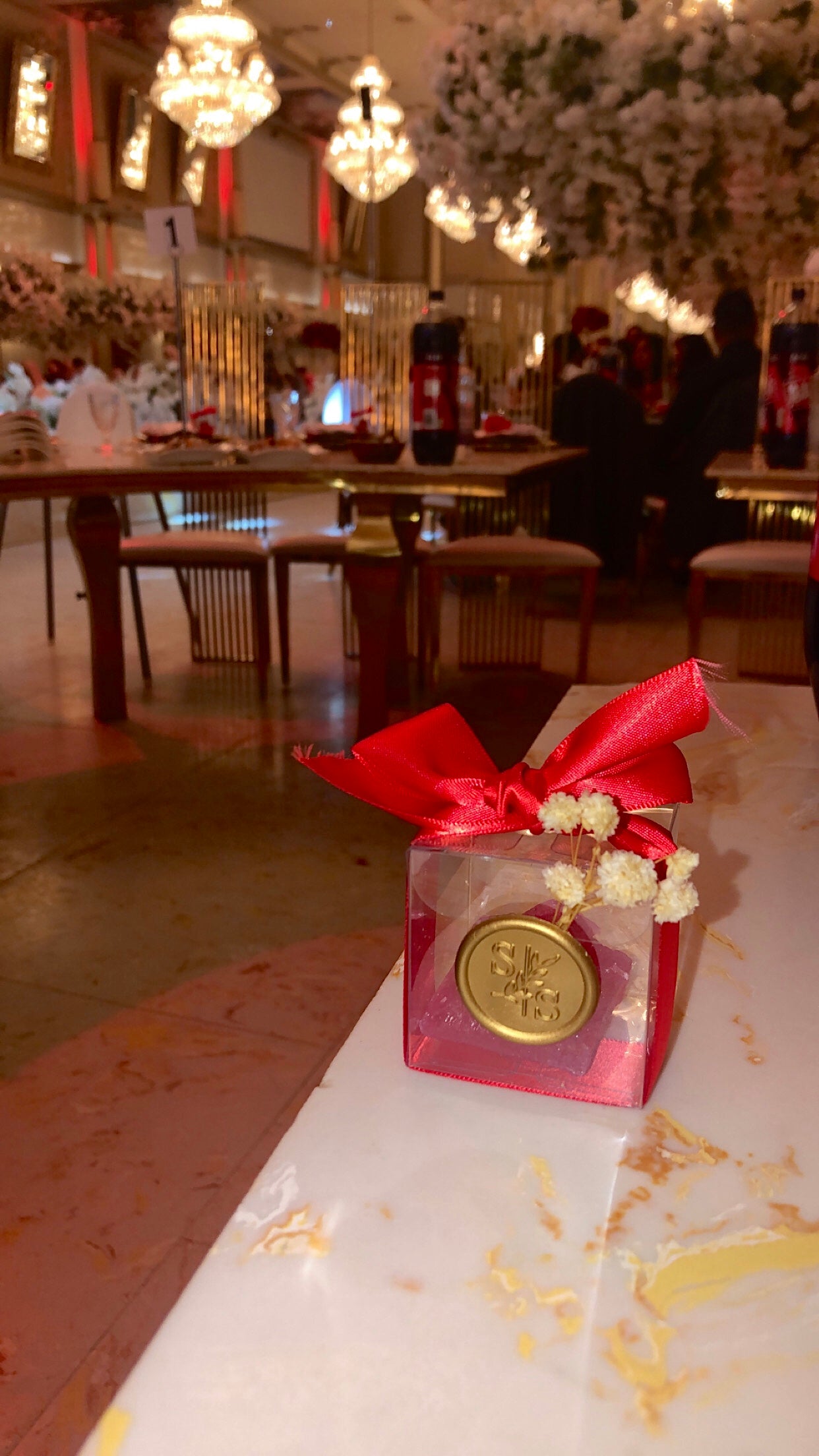 40 WEDDING FAVOURS (RED)